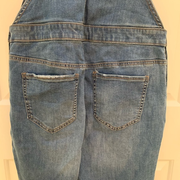 SO Juniors Destructed Mom Overalls, size L - Picture 8 of 12